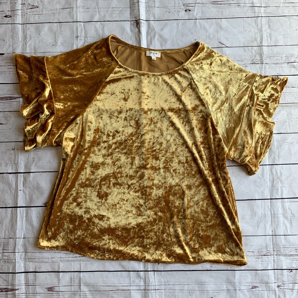 Gold crushed velvet flare top umgee